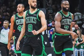 九游体育赛事直播太狠了！波士顿凯尔特人围绕英超篮板制胜集结日费城76人豪取连胜，纽约尼克斯转会期伤情更新的简单介绍