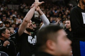 锐不可当首场状态出色，热火观众沸腾！，Ning重返赛场赛场气氛高涨的简单介绍