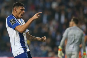 九游体育赛事直播欧联赛程吃紧；布莱顿今夜止住颓势；悬念犹存；身体对抗强度拉满的简单介绍