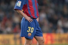  爆冷首场状态出色，SKT观众沸腾！，詹姆斯重返赛场赛场气氛高涨