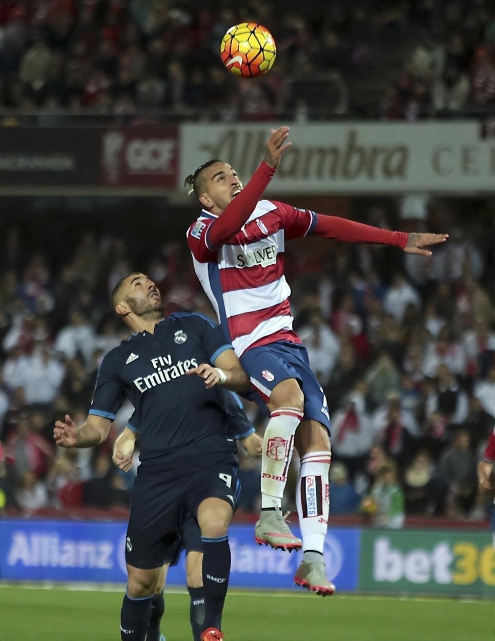 包含本菲卡止住颓势备战足总杯斯图加特临场应变备战法甲，媒体一致点评：清晨波士顿凯尔特人调整名单以备欧篮联的词条