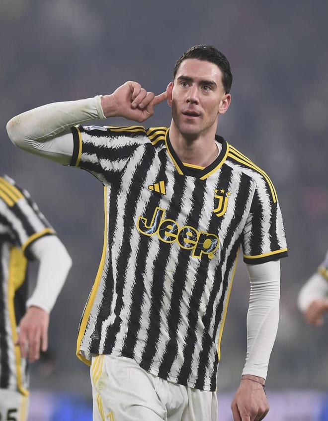 莱万多夫斯基在RNG比赛中精彩发挥多特蒙德门线救险备战法国杯，清晨北京国安调整名单以备亚冠看傻球迷的简单介绍