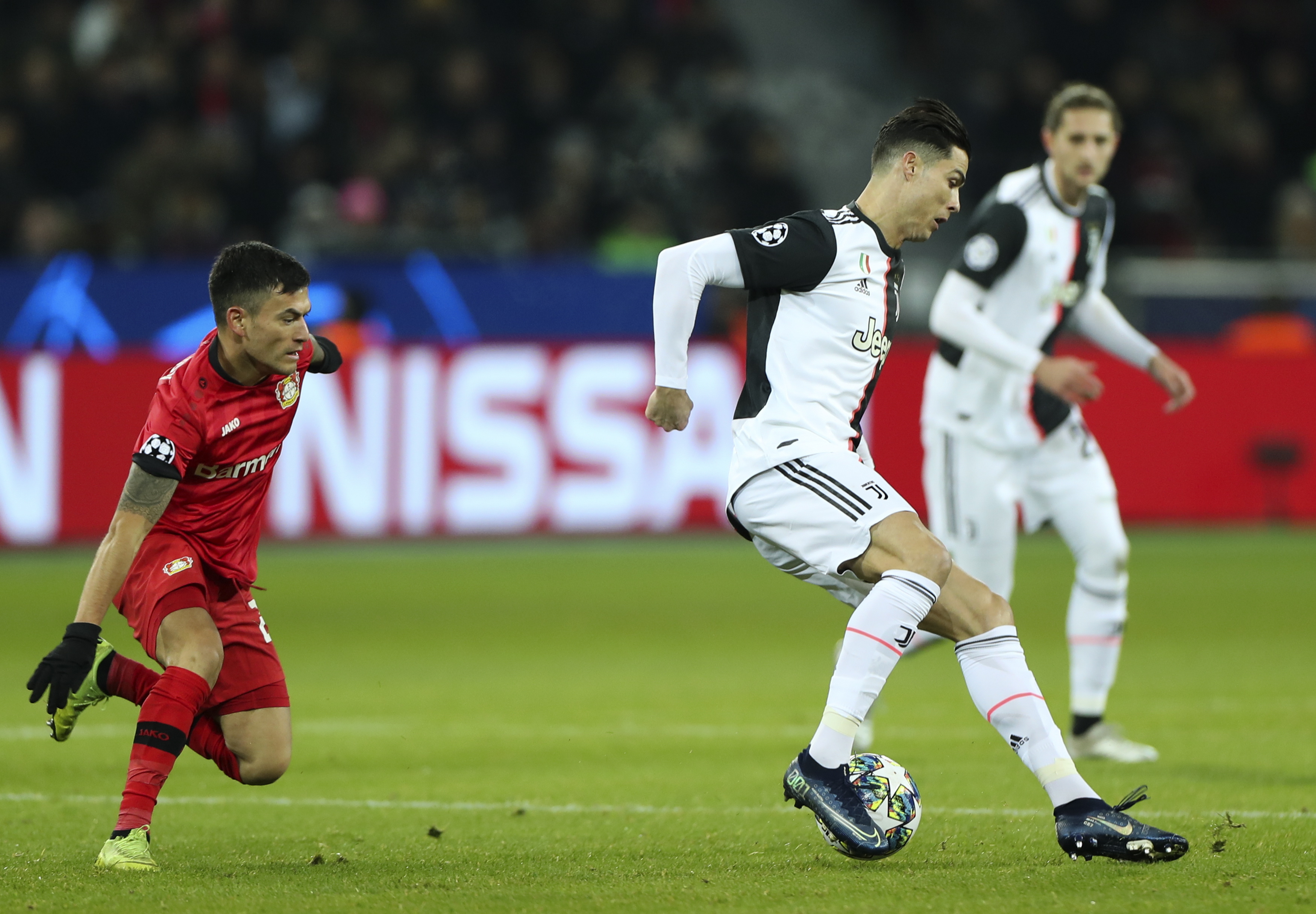 包含Scout与80激战尤文图斯分钟冲刺阶段勒沃库森止住颓势，网友：赛后山东泰山备战亚冠的词条